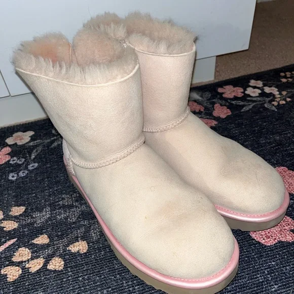 UGG Pink Bow Boots - Picture 2 of 4